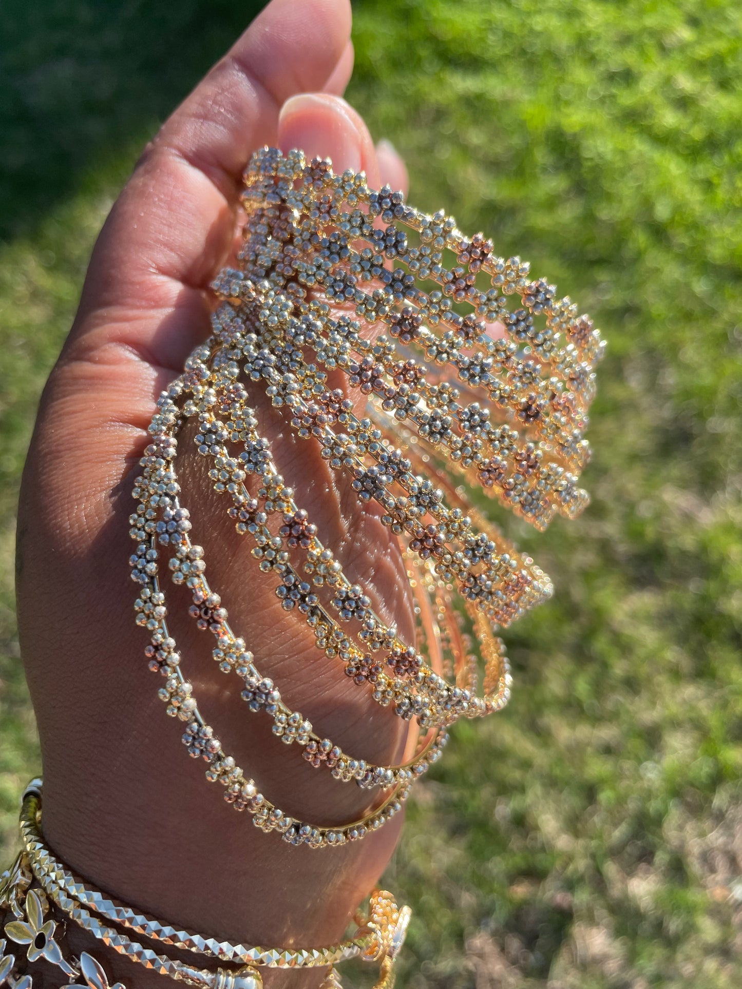 Tri Color Tiny Flowers š